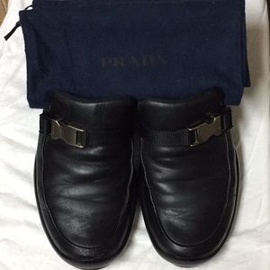 Prada 100% leather shoe w/ Prada logo on top